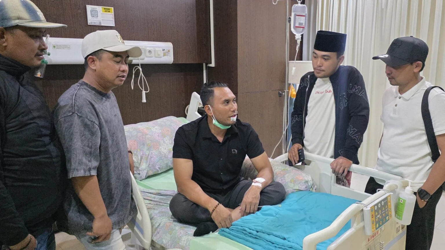 Tuntutan Akses Lahor 24 Jam Berujung Ricuh di Gedung Dewan