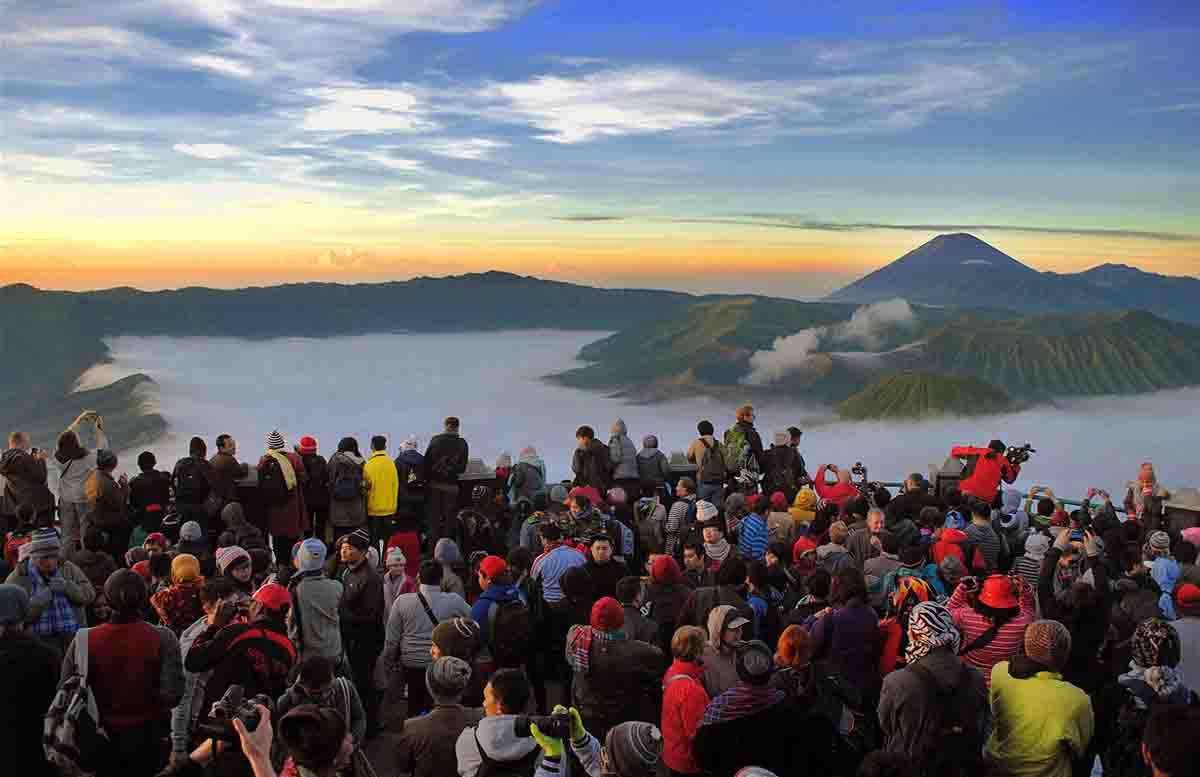 Ribuan Wisatawan Mengunjungi Gunung Bromo di Masa Libur Panjang