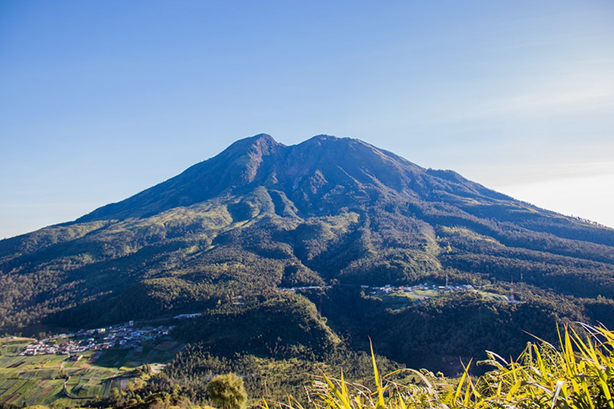 Petugas siaga hadapi lonjakan aktivitas 1 Suro di Gunung Lawu