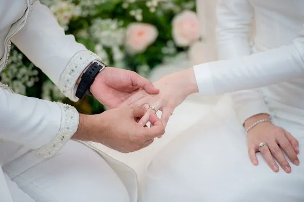 Tren Tunda Nikah Jadi Cermin Tekanan Ekonomi Generasi Muda