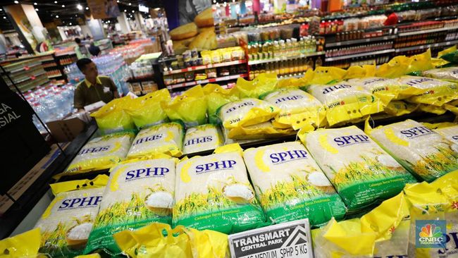Khofifah Minta Distribusi Beras SPHP di Jatim Dipercepat