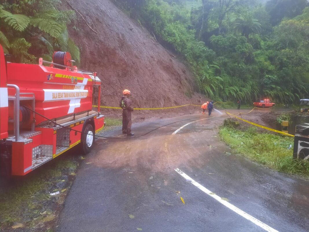 Wisatawan Diminta Gunakan Jalur Alternatif Hindari Longsor Jalur Malang - Lumajang