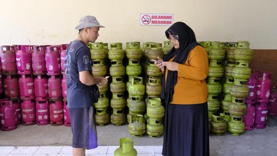 Pj Gubernur Jatim Wajibkan Pembelian LPG 3 Kg 