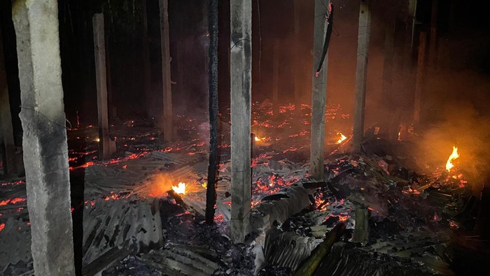Riga Ribu Ayam Mati Akibat Kandang Terbakar di Blitar