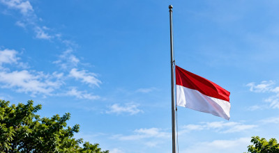 Bukan Sekadar Seremoni, Ini Pesan Khofifah di Balik Pengibaran Bendera Dua Hari