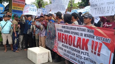 Ratusan Pembudidaya Ikan Demo DPRD Malang Tolak Pembangunan PLTS