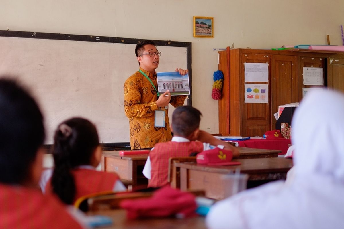 Indonesia Kekurangan Guru, Pakar Ingatkan Solusinya Bukan Sekadar Tambah ASN