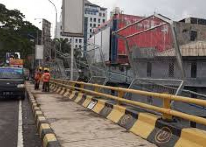 Celah Di Ujung Jembatan Suhat Di Pasang Tembok