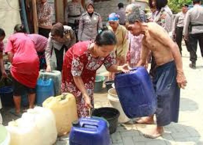  Mobil Water Canon SaluranAir Bersih Ke Desa Mojokerto 