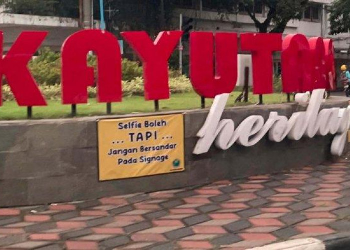 DLH Kota Malang Imbau Wisatawan Tidak Bersandar di Signage Kajoetangan Heritage