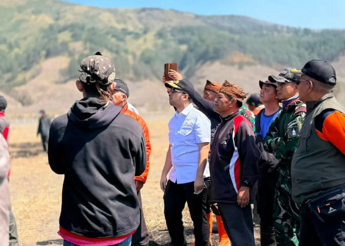 Api Meluas 520 Hektare, Pemadaman Karhutla Bromo Berpacu dengan Arah Angin