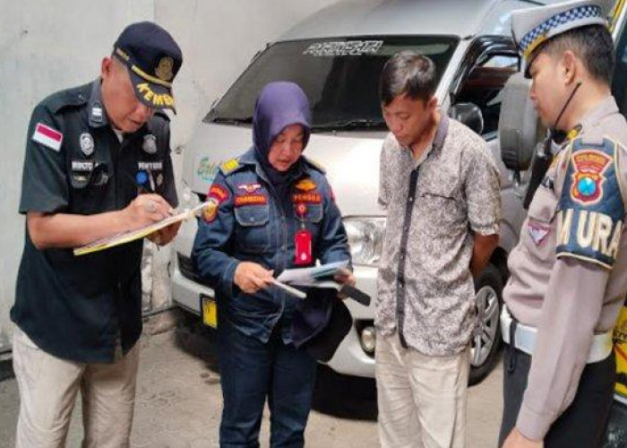 Petugas Gabungan Kembali Lakukan Uji Kelayakan Bus Pariwisata di Kota Malang