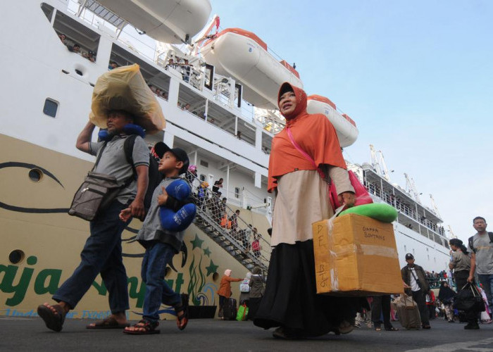 Otoritas Pelabuhan Tanjung Perak Memprediksi , Besok Belasan Ribu Orang Bakal Memadati Pelabuhan 