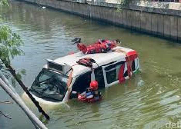 DPRD Surabaya Desak Investigasi Insiden Feeder Wira Wiri Masuk Sungai.