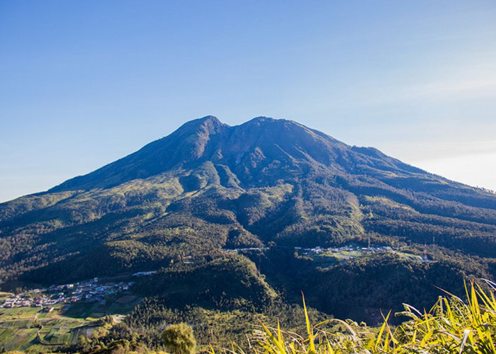 Petugas siaga hadapi lonjakan aktivitas 1 Suro di Gunung Lawu