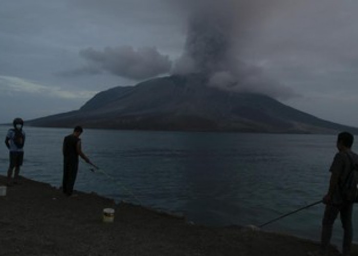 Badan Geologi Bantah Pulau Tagulandang Tenggelam Karena Erupsi Gunung Ruang 