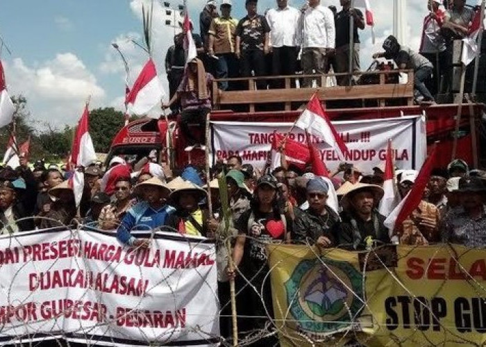 Ratusan Petani Tebu Gelar Aksi Protes di Surabaya