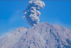 Semeru Masih Siaga, Warga Tetap Beraktivitas di Luar Zona Bahaya