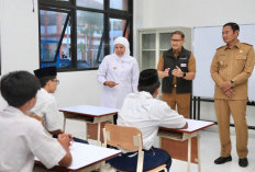 Gubernur Jatim Melantik Lebih Dari Seratus Kepala Sekolah di Jawa Timur