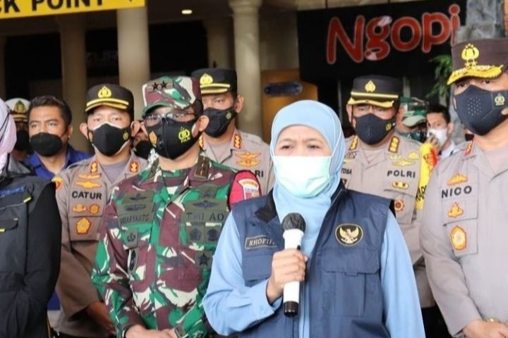 Kofifah Minta Wisatawan dari Luar Aglomerasi Sabar Dulu