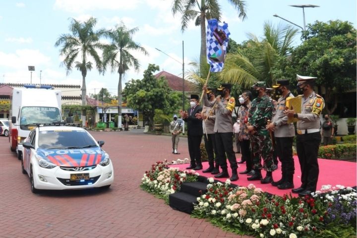 Drive Thru Cara Kepolisian Genjot Vaksinasi