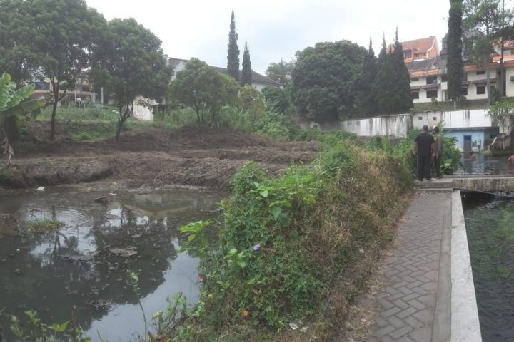 DLH  Kota Batu Bangun Kolam  Ikan Dekat Sumber Air