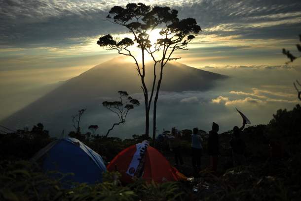 Akses Pendakian Gunung Marapi Ditutup