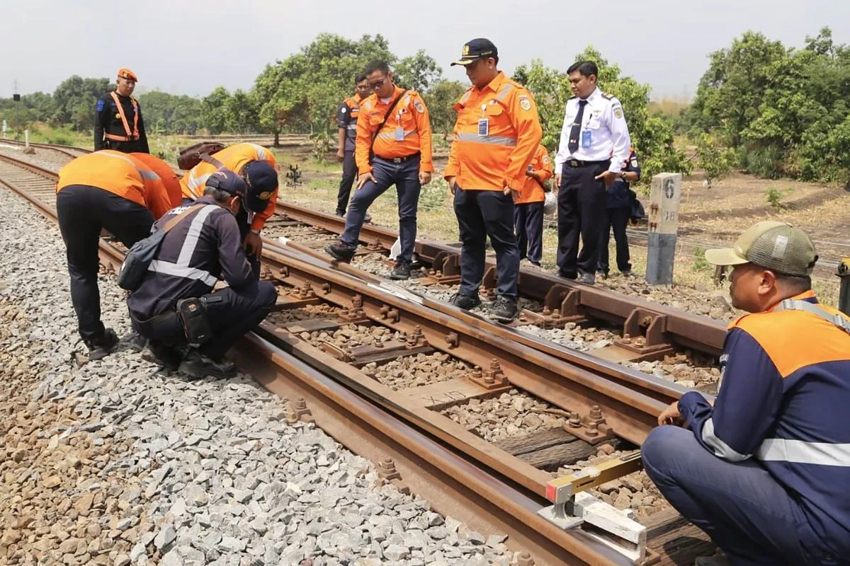 DAOP 8 Surabaya Lakukan Pengecekan Jalur Kereta Jelang Nataru 