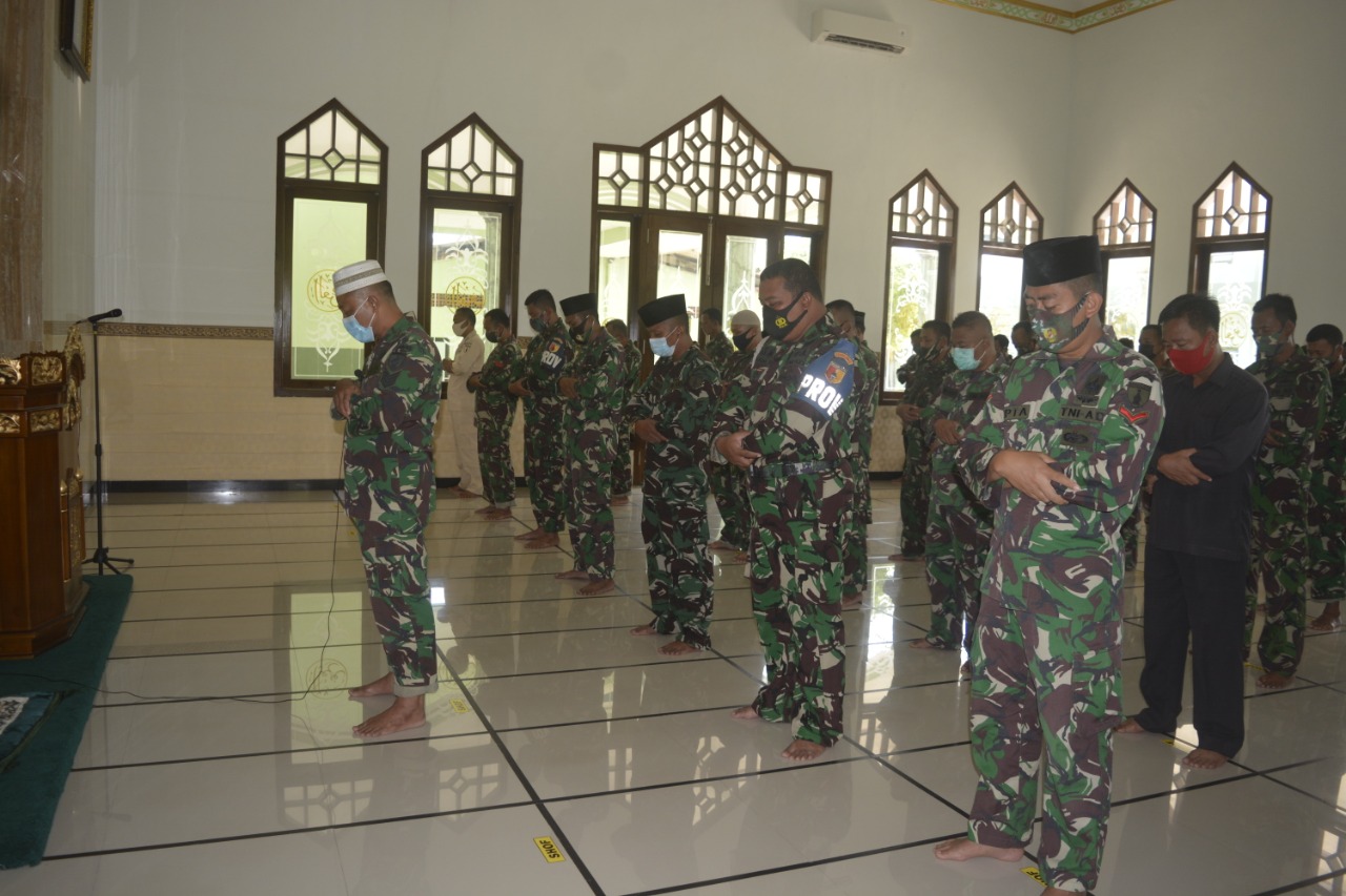 Kodim Lamongan Sholat Gaib Bagi Kru KRI Nanggala