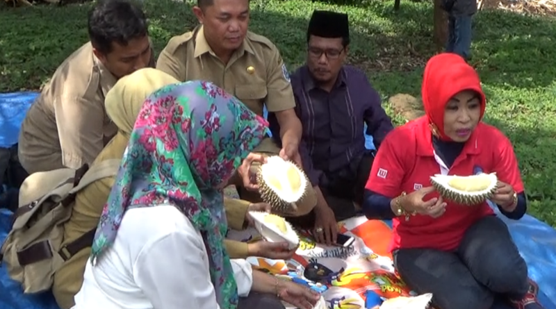 Yuk Berburu  Durian Bidadari di Lereng Gunung Bromo