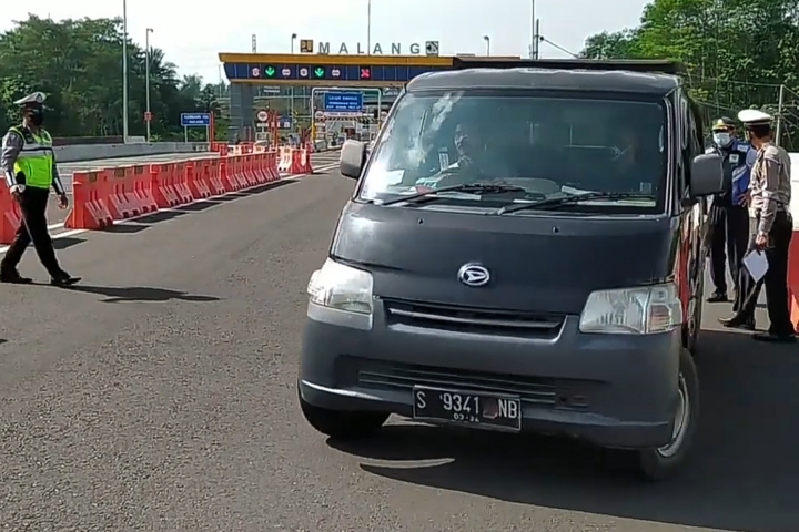 Hari Pertama Penyekatan, 2.316 Kendaraan Keluar dari Pintu Tol Malang