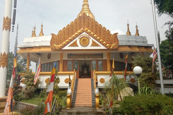 Shwedagon Pagoda Myanmar Ada di Vihara Kota Batu