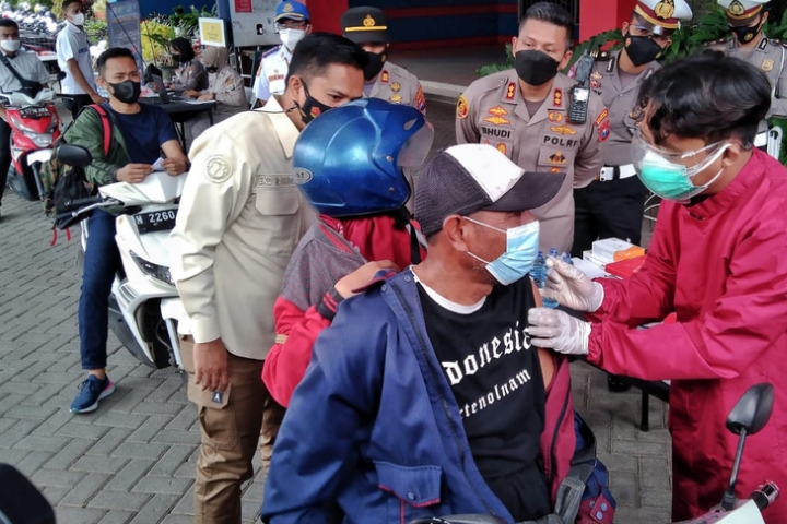 Polresta Makota Gelar Vaksinasi Drive Thru