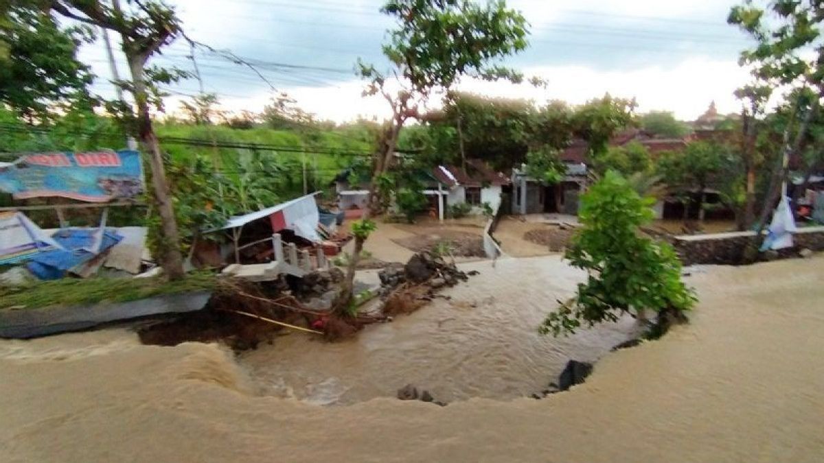 Ribuan Orang Mengungsi Imbas Meluasnya Banjir Demak