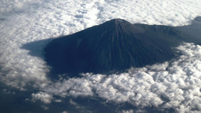 Status Gunung Slamet Naik Jadi Waspada