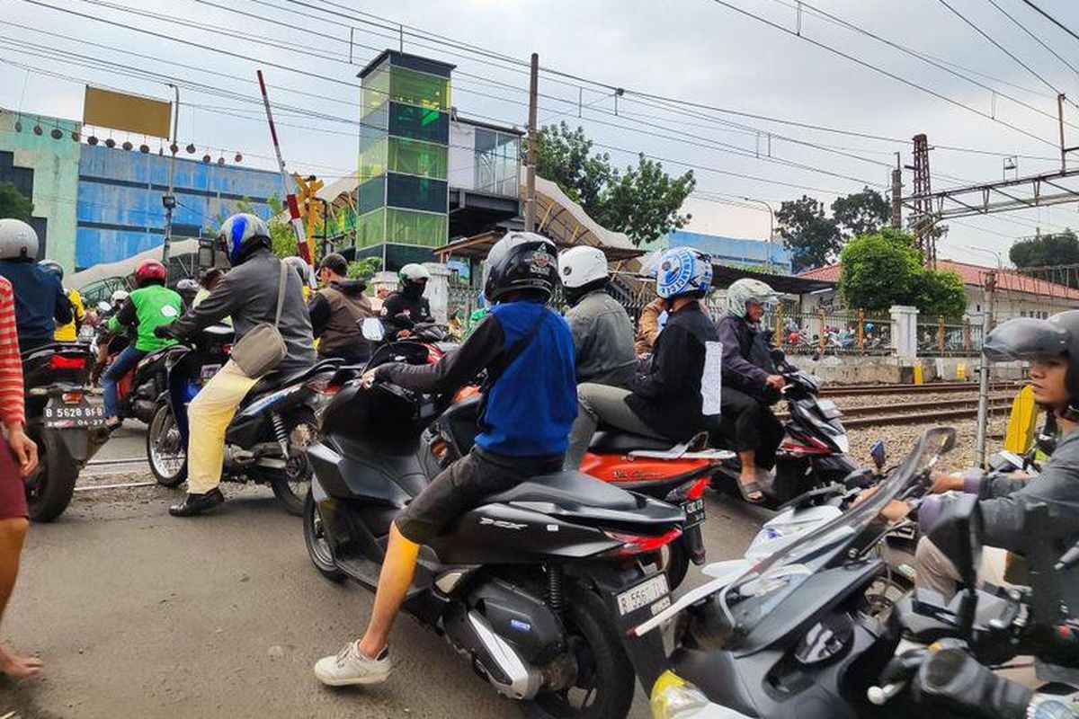 Perlintasan KRL Liar Harus Segera Ditutup Agar Tidak Ada Lagi Korban