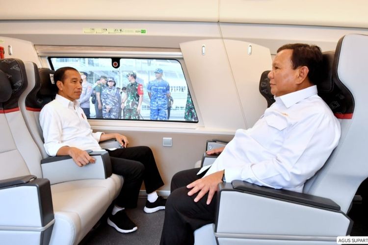 Menhan Prabowo Bersama Presiden Jokowi Mencoba Kereta Cepat Jakarta-Bandung