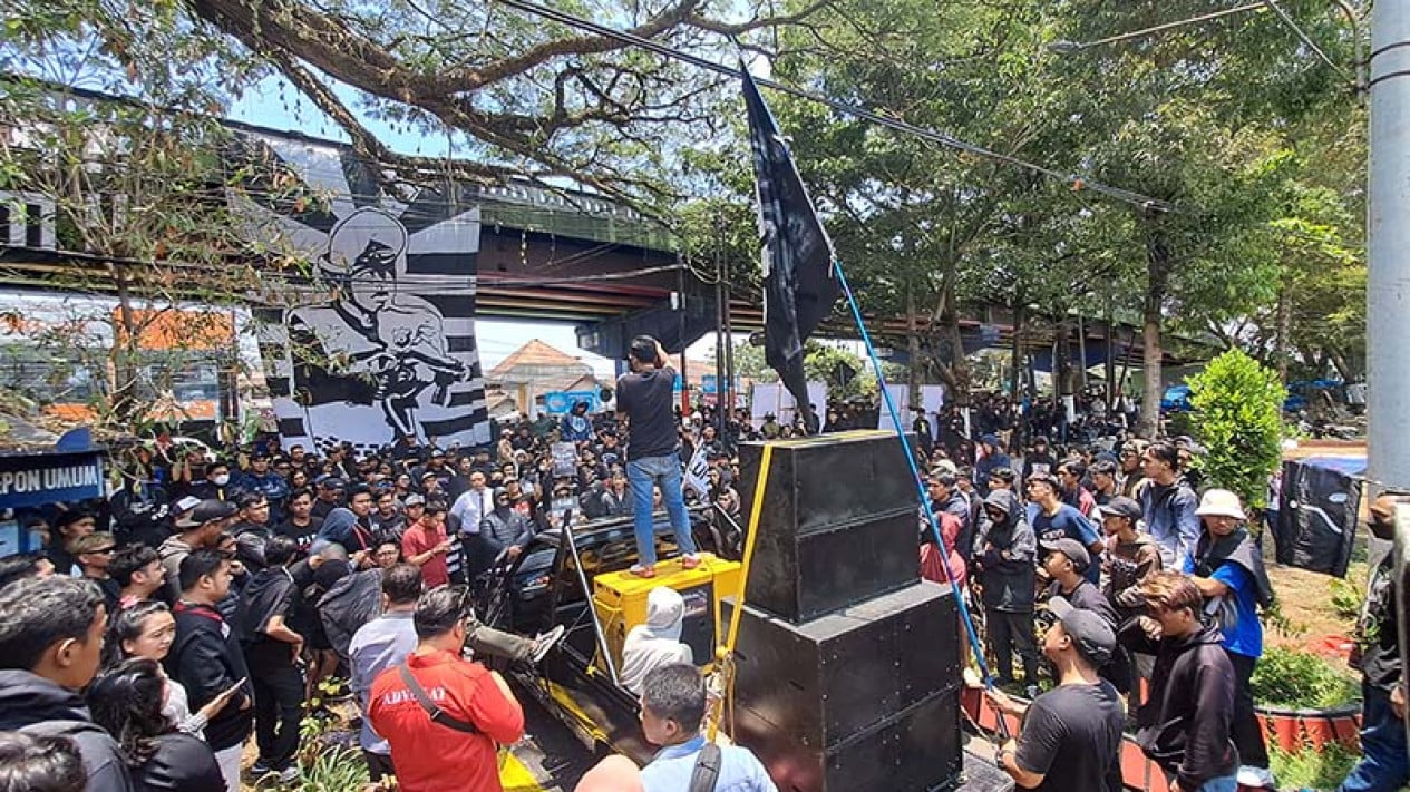 Sidang Vonis Dari 8 Tahanan Pendemo Kantor Arema Fc  Dilakukan Dengan Dikawal Aremania  