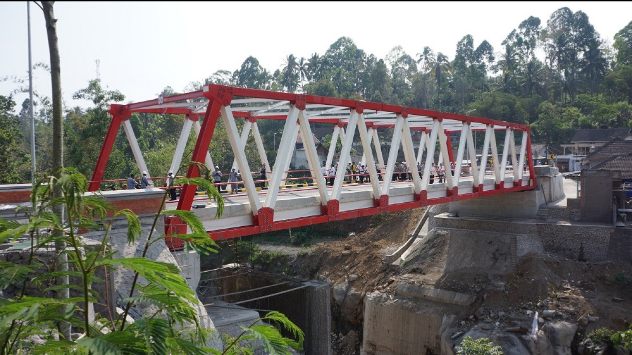 Jembatan Perbatasan Malang Lumajang Sudah Siap