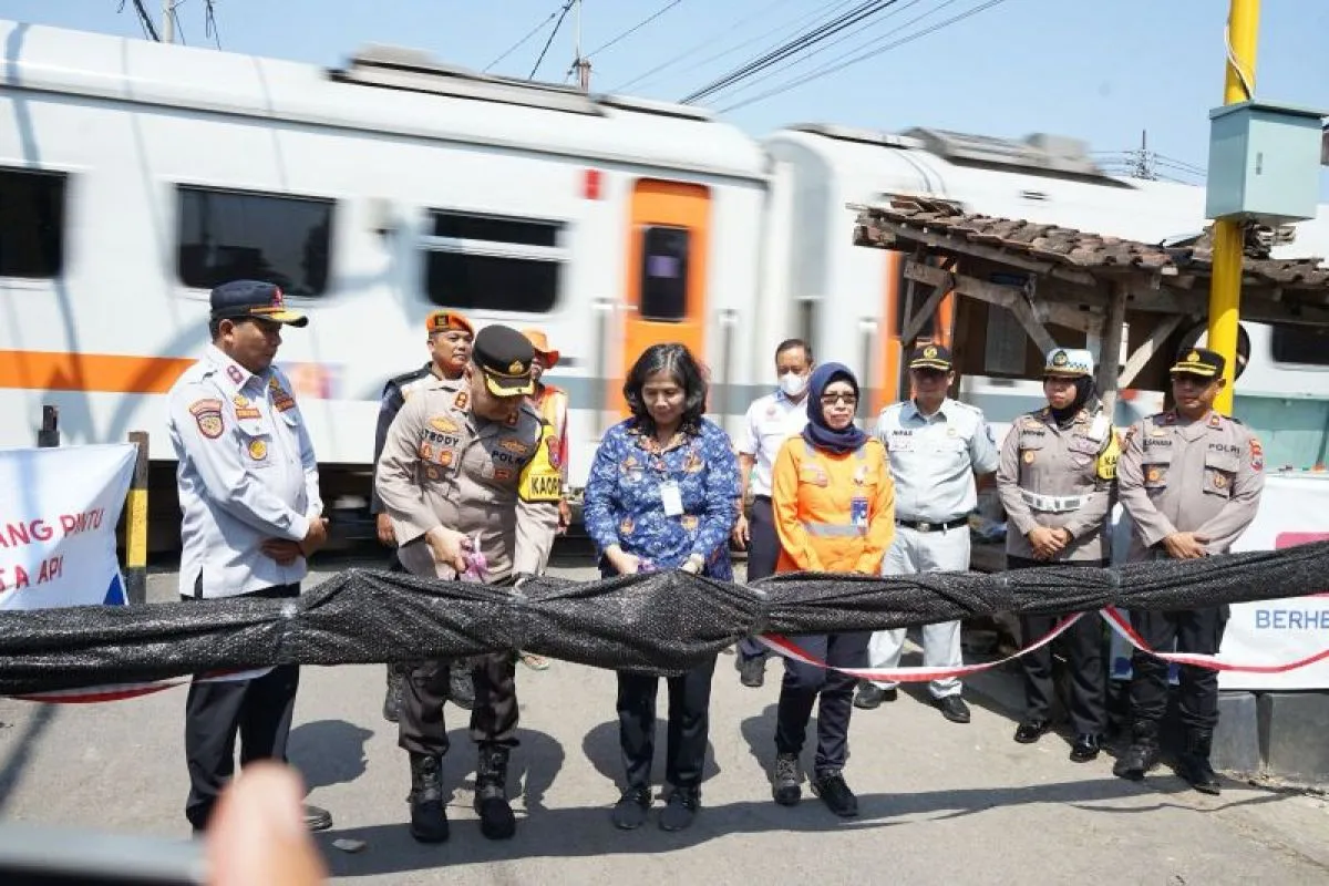 Kediri Jatim Bangun Palang Pintu Perlintasan Kereta Api