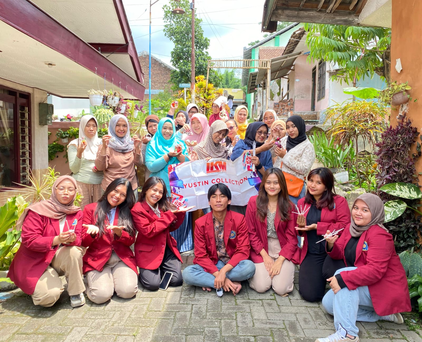 Dengan Daur Ulang, Mahasiswa HI UMM Ubah Wajah Bunulrejo