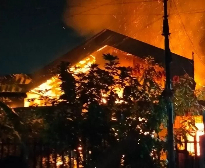 Dua Lansia Meninggal Terjebak Kebakaran Di Kertajaya Timur