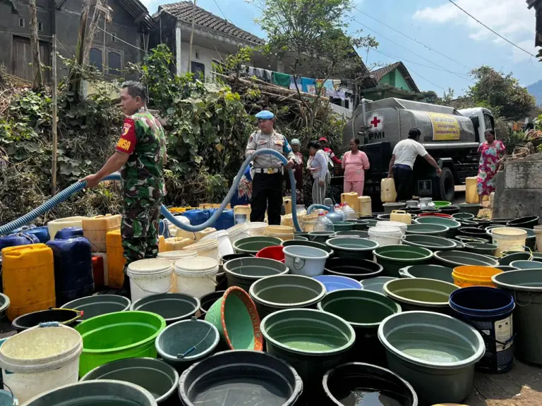 2 Dusun Di Malang Dikirim Belasan Ribu Liter Air  Karena Terdampak Kekeringan  