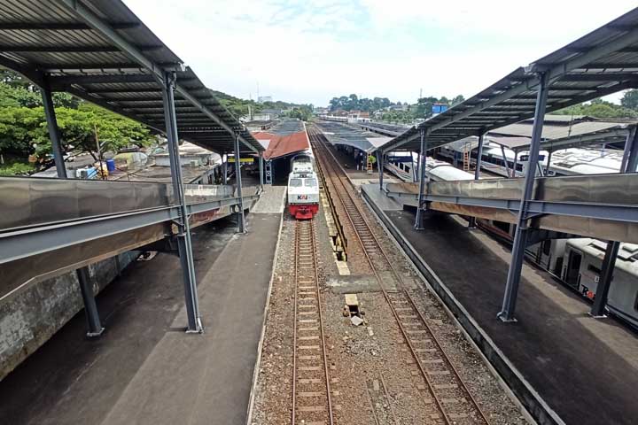 Kereta Api Jarak Jauh Bukan Untuk Mudik