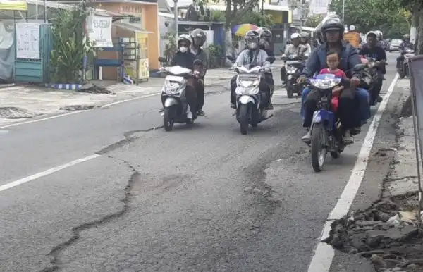 Dinas PUPRPKP Kota Malang Tinjau Langsung Jalan Rusak di Bandulan