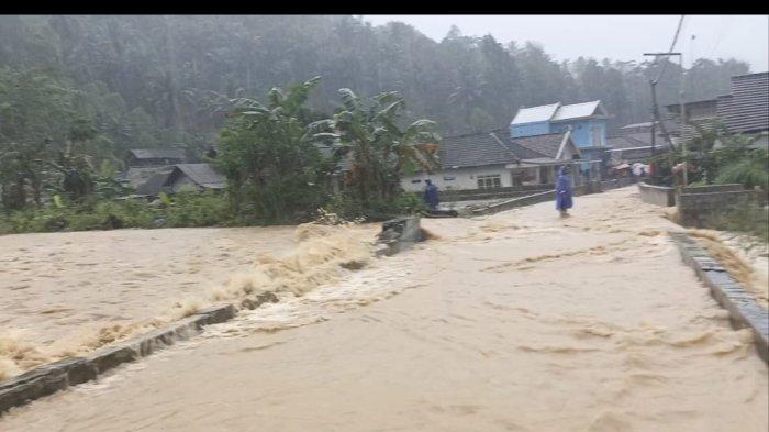 PU Kabupaten Malang Lakukan Normalisasi Saluran Air