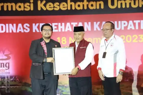Bupati Malang Terima Penghargaan Rekor Muri Pelaksanaan FR-PTM Dinkes Malang