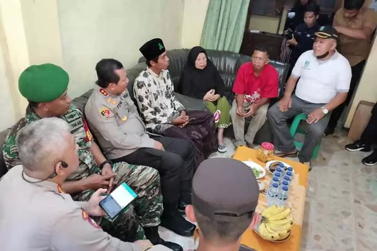 Warga Pasuruan Curhat Ke Kapolda Terkait Mobilisasi Ke Rumah Sakit