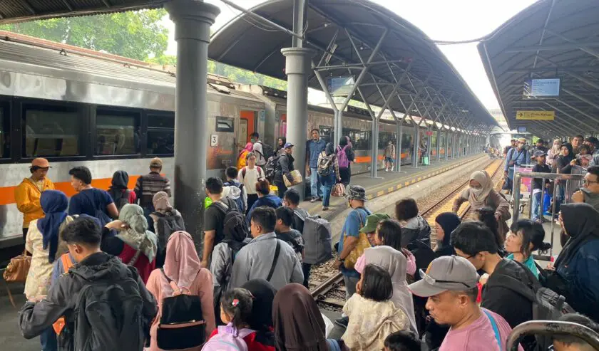 Stasiun Wilayah Daop 8 Surabaya Dipadati Puluhan Ribu Penumpang