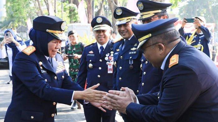 Khofifah Dorong Konektivitas Wilayah Lewat Pengembangan Transportasi Massal Di Jatim